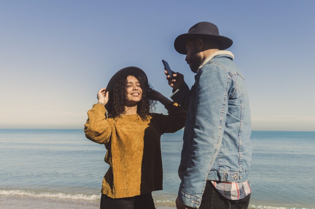 Man taking picture of woman, showcasing things to do to impress your girlfriend