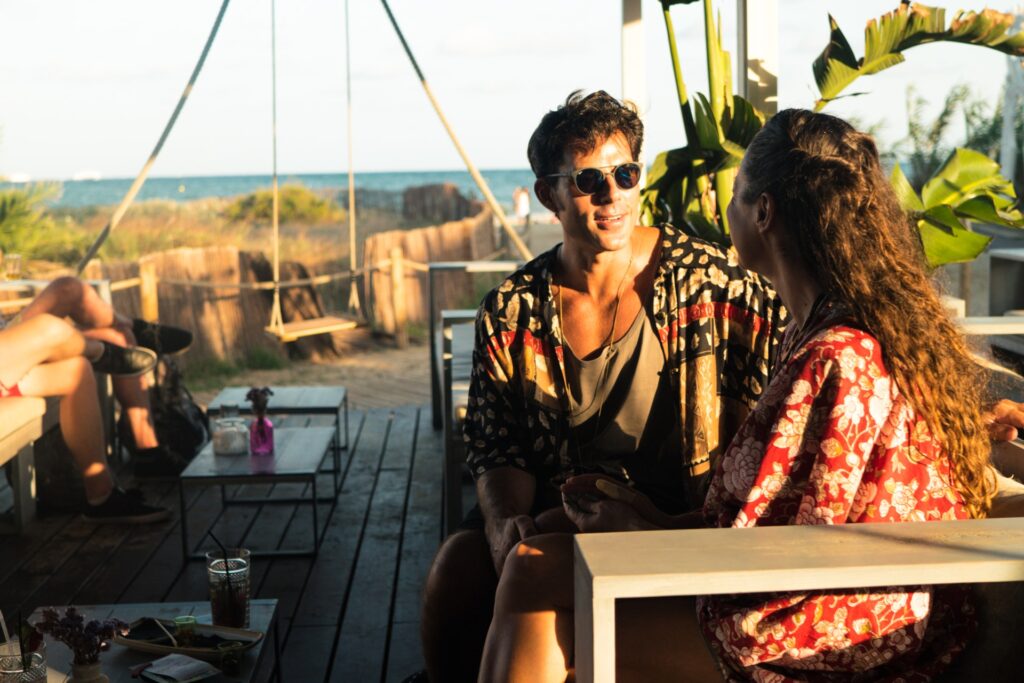 Couple on a tropical date, highlighting style and confidence tips for making a great first impression